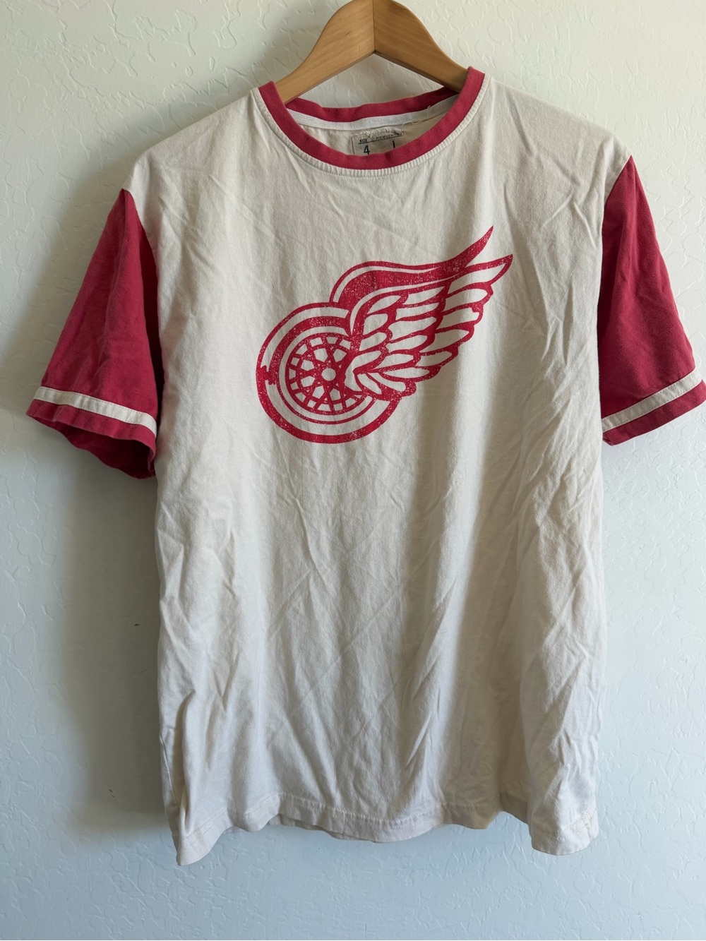 Vintage Red Jacket Detroit Red Wings NHL Ringer T-Shirt Cream Red Size L